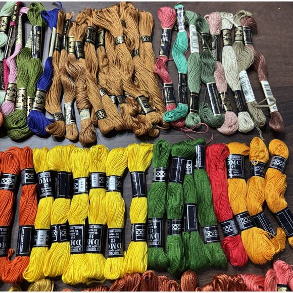 Huge Lot 185+ DMC Embroidery Thread Floss Skeins Mixed Colors Brand New - Picture 4 of 7
